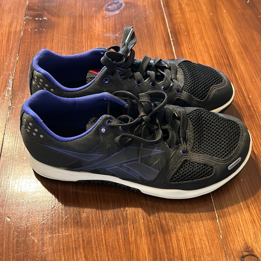 Sz 6.5 Reebok Cross Fit shoes. Blk/purple. Like new.